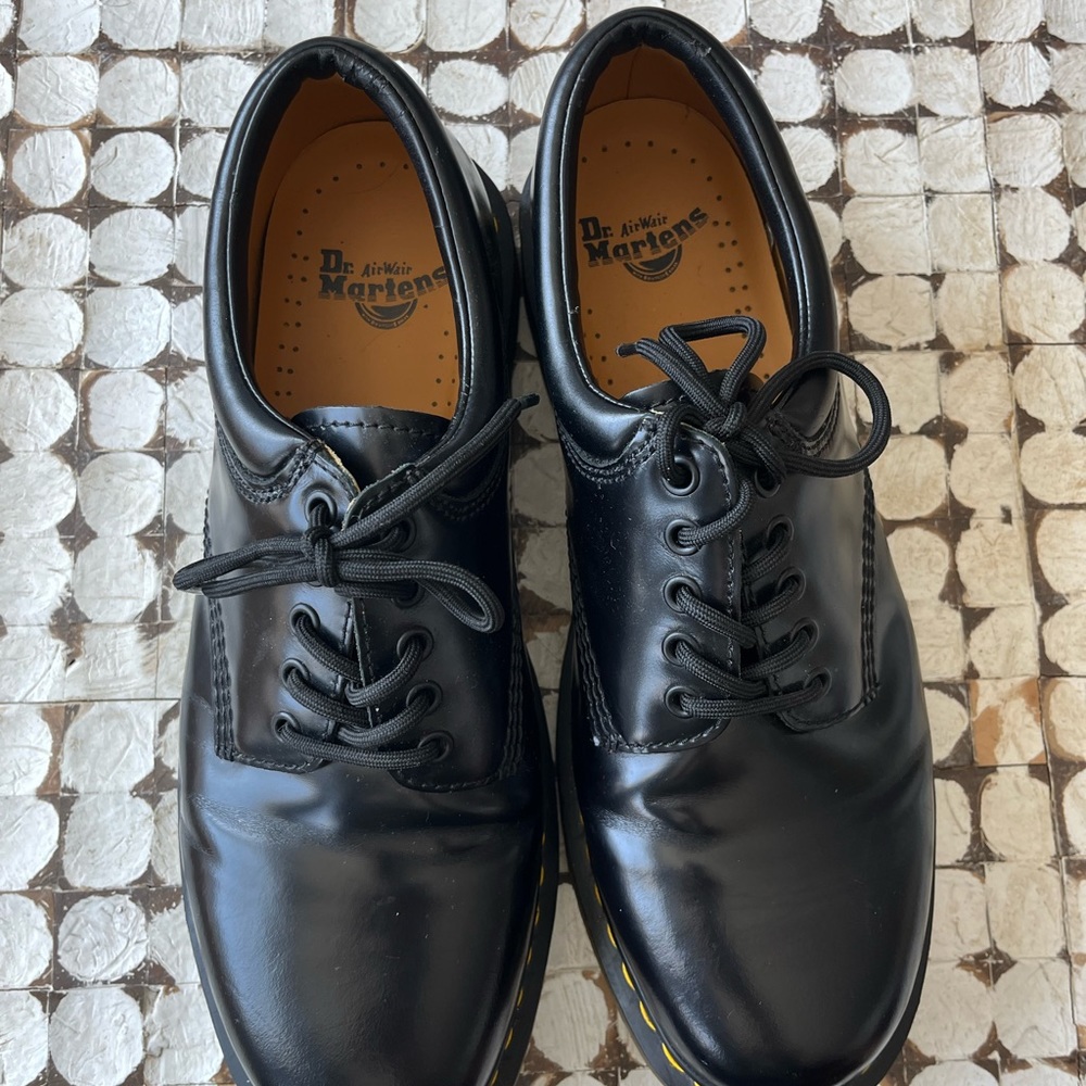 Dr Marten lace Up Oxford w yellow stitching size 12